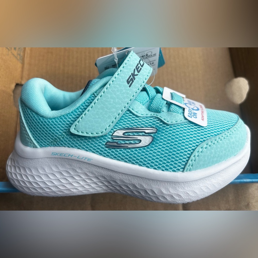 NWT SKECHERS Toddler Aqua Blue Sneakers Size 6 Shoes